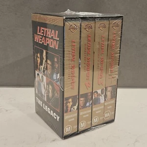 LETHAL WEAPON Director's Cut 1 2 3 & 4 Brand New Sealed VHS Box Set - Foto 1 di 7