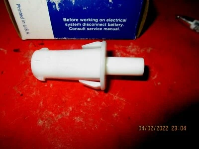 Interruptor de jamba de puerta FORD-F100-F250-F350--E100-E250-E350-MUSTANG 1967-1979-  Foto 1 de 4