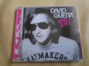 - DAVID GUETTA - ONE LOVE - 16 SONGS - SEXY BITCH - WHEN LOVE TAKES OVER - - Bild 1 von 4