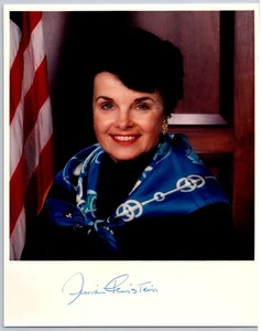 Diane Feinstein Hand Signed 8 x 10 Photo - Politics - Picture 1 of 2