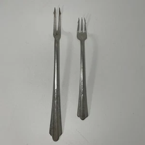 Lote de 2 cubiertos de colección EKCO acero inoxidable EE. UU. tenedor para servir tenedor de cóctel mediados de siglo - Imagen 1 de 6