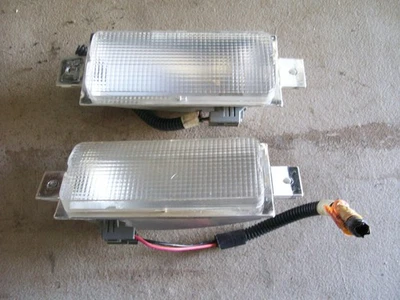 87 LINCOLN MARK VII INTERIOR REAR DOME READING LIGHT ORNAMENT EMBLEM - Image 1 of 3