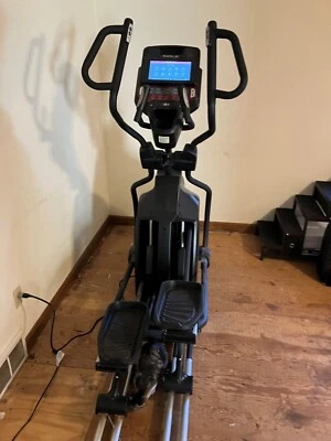 Suela E95s Elíptica con 2,1 millas de uso. Foto 1 de 4