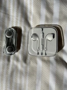 NEW Headphones For Apple Premium Earbuds Earphones iPhone 5, 6, 6S, 6Plus, iPad - Picture 1 of 2