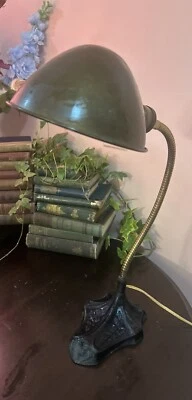 ANTIQUE DESK LAMP - CAST IRON GOOSENECK - ART DECO . 1922 By ROBERT SCHWARTZ - Imagem 1 de 4