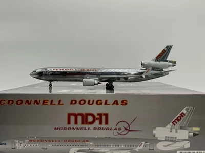 JC Wings 1:200 House Colors McDonnell Douglas MD-11 N111MD Implementación - Pulido Foto 1 de 2