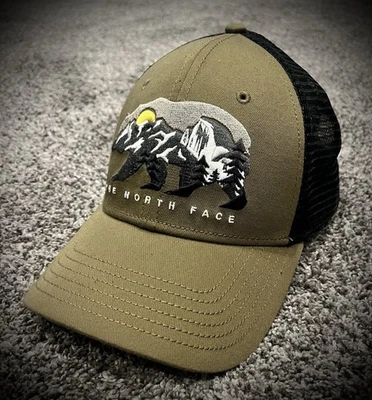 Sombrero de camionero The North Face Bear oliva y negro para hombre Foto 1 de 4