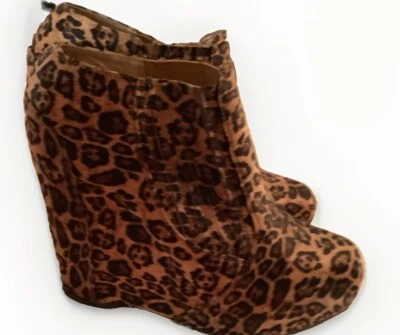 Botines de cuña con estampado de leopardo Qupid talla 8,5 M deslizables, excelente estado Foto 1 de 4
