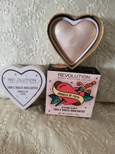 REVOLUTION DIDDESS OF FE Corazones Ruborizantes Triple Iluminador Horneado 0.35 OZ NUEVO - Imagen 1 de 3