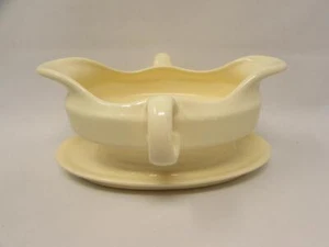 Clair by Thomas O'Brien Gravy Boat with Attached Underplate All Cream   b409 - Picture 1 of 3