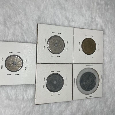 Denmark Coins 1943 5 Ore, 1964 5 Ore, 1941 10 Ore, 1945 25 Ore, And 1947 26 Ore - Image 1 of 4