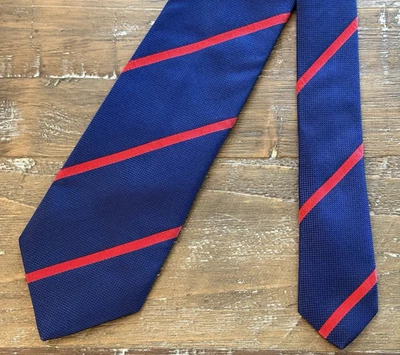 Corbata Thomas Rosa Para Hombre Rayas Rojas Seda Formal Negocios Clásica $125 Foto 1 de 4