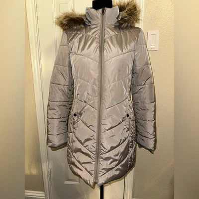 Nuevo sin etiquetas, abrigo chaqueta acolchada con capucha beige tostado St. John’s Bay para mujer, talla pequeña Foto 1 de 4