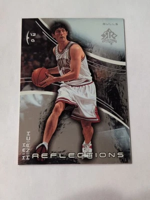 2003-04 Upper Deck Triple Dimensions Reflections Kirk Hinrich RC #7 Rookie Bulls Foto 1 de 4
