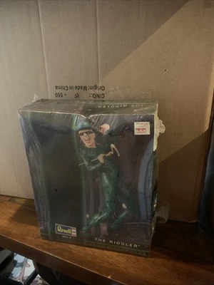 Revell The Riddler Batman Forever 1:6 Plastic Model Kit 3302 New Sealed - Image 1 of 2