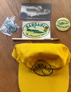 VINTAGE MISS BARDAHL LOT: HAT, PENCIL, BUTTON, DECAL, BADGE, TIME CARD - Bild 1 von 1
