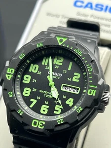 Vintage Casio Men's Dive Style Watch, Black/Green Accents With Presentation Box - Picture 1 of 5