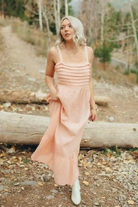The Rose Dress - Picture 1 of 9
