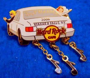 NIAGARA FALLS 2006 CAR JUST MARRIED COUPLE DANGLE MUSIC NOTES Hard Rock Cafe PIN - Picture 1 of 1