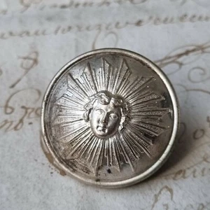 BOUTON Ancien XIXè Roi Soleil 25 mm Sun Button 19thC Louis XIV - Imagen 1 de 4