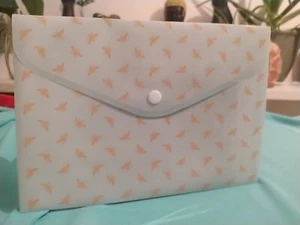 4 X BEE DOCUMENT WALLETs document ❤️ A5 😊 Adorable Looking ❤️ 2xbee & 2xgrey - Picture 1 of 11