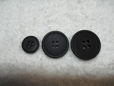 Knöpfe schwarz in 3 Größen: 15, 23 und 25mm Vierloch Restposten!!! - Bild 1 von 2