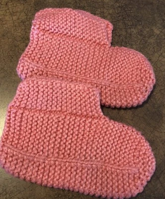Розовые вязаные пинетки ручной работы для девочек ясельного возраста размер 3 тапочки - Изображение 1 из 3