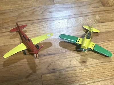 2 aviones de combate Hubley de colección de la Segunda Guerra Mundial equipo retráctil juguete fundido a presión EE. UU. Foto 1 de 4