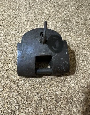 Ancien cadenas en fer forgé avec clé – 19e siècle –art Populaire - Photo 1/4