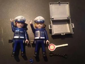 PLAYMOBIL PAREJA DE POLICIAS CON ACCESORIOS EN BOLSA CERRADA - Picture 1 of 1