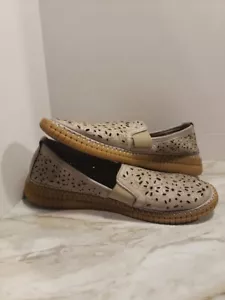 SPRING STEP FLOWERFLOW WOMENS LT. BROWN LEATHER LAZER CUT LOAFER, US 10, EU 41 - Picture 1 of 24