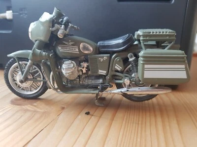 Modellmotorrad, Moto Guzzi V7, Polistil MS 1/15, Polizia Stradale , Maßstab 1:15 - Bild 1 von 4