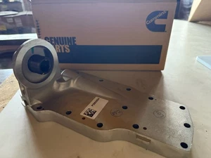 Cabezal de filtro de aceite lubricante Cummins - 3955034 - Imagen 1 de 3