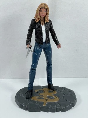 Figura de acción con daga Buffy The Vampire Slayer serie 1 1999 USADA Foto 1 de 4