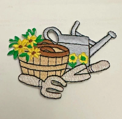 Aplique de parche de hierro con flores de pala de jardinero de 3" de ancho x 2,25" de alto Foto 1 de 3