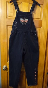 Disturbia Latzhose Damen schwarz Denim Schmetterling bestickt 32 x 27 verstellbar - Bild 1 von 10