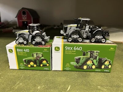 1/64 ERTL John Deere 8RX 410 2023 & 9RX 640 2022 Farm Show Silver Chase Edition - Image 1 of 4