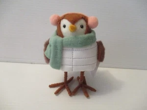 2023 Target Featherly Friends Weihnachten Vogel Oblate weiß Weste grün Schal ~ süß - Bild 1 von 3