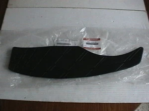 ORIGINAL SUZUKI BODENMATTE VORNE R/H 48211-49F00-NE2 UH125 UH150 K2-K6 2002-2006 - Bild 1 von 3