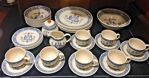 35 Teile Johnson Bros Staffordshire alte Granite Herzen & Blumen - Bild 1 von 5