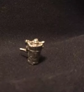Casa delle Bambole Miniatura Gelatiera Secchio Manovella Churn Peltro Metallo Accessorio - Foto 1 di 5