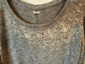 Aerie Gray Sweater Size XL Floral with Sequins AEO Long Sleeve Soft Cozy - Picture 1 of 9