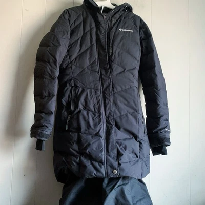 Columbia Lay D Down™ MIDI Chaqueta Negra Con Capucha Parka y Pantalones de Snowboard Conjunto XS Foto 1 de 4