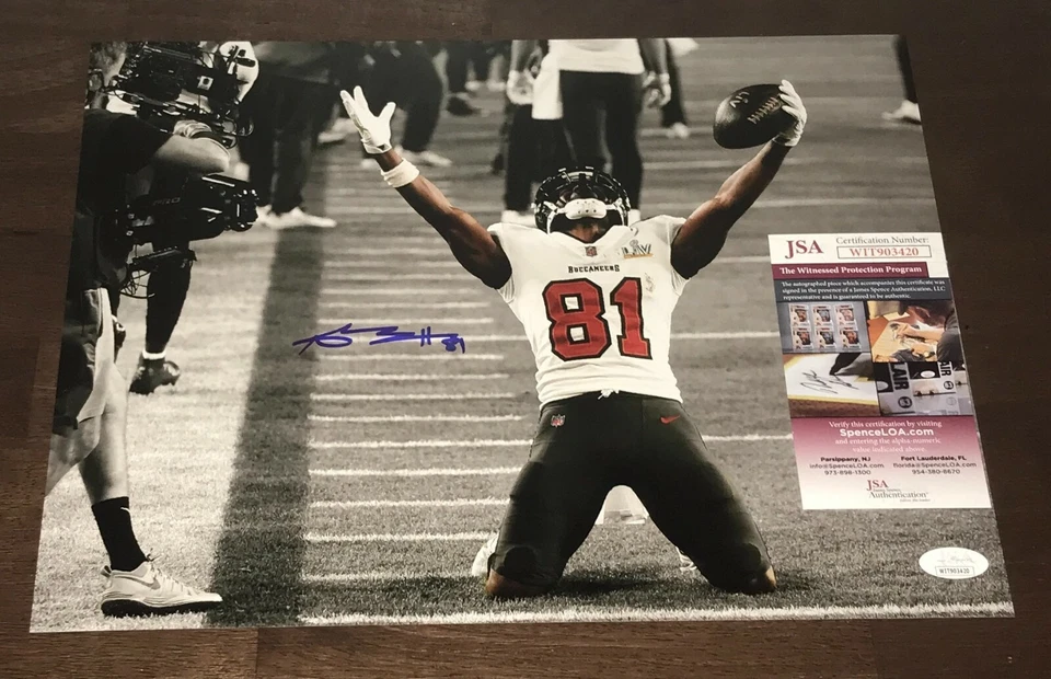 Antonio Brown Autographed 11x14 Photo Tampa Bay Buccaneers Super Bowl JSA N2 - Image 1 of 1