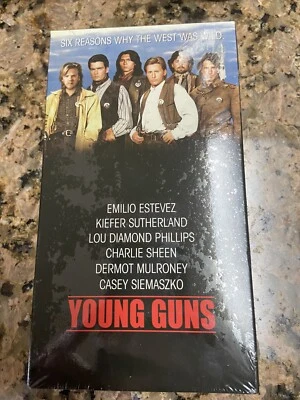 VHS Vintage YOUNG GUNS Factory Sealed Get IGS Graded MINT Watermark RARE Foto 1 de 4