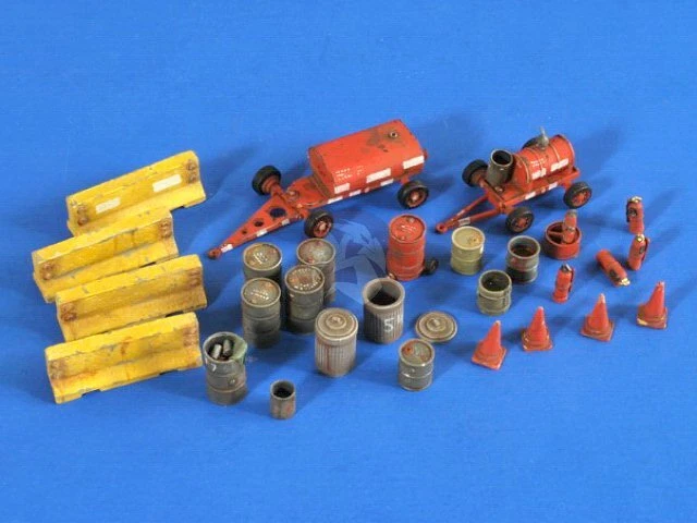 Verlinden 1/72 Airbase Flightline Accessories (Fuel/Oil Carts, Cones, etc.) 2627 - Image 1 of 1