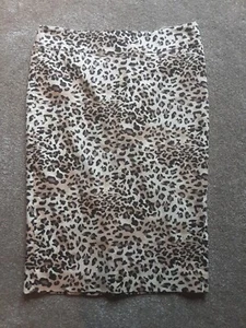 New Look Leopard Print Pencil Skirt With Stretch. Red Lining. Size 8 EU36 - Picture 1 of 7