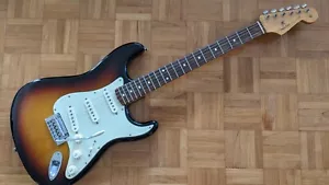 2009 FENDER CLASSIC PLAYER 60'S STRATOCASTER, 3 TONE SUNBURST, LOVELY CONDITION - Picture 1 of 10