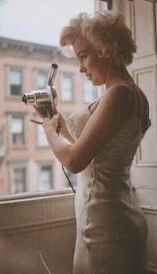 Marilyn Monroe 拥有/穿丝绸和花边懒人鞋 36 码,Secretary May Reis 出品 — 第 1/4 张图片