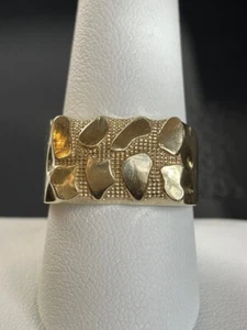 MENS YELLOW GOLD NUGGET PATTERN SIGNET RING SIZE 10.5 - Picture 1 of 8